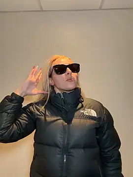 Strongqueen online show from 12-18-25, 11:44