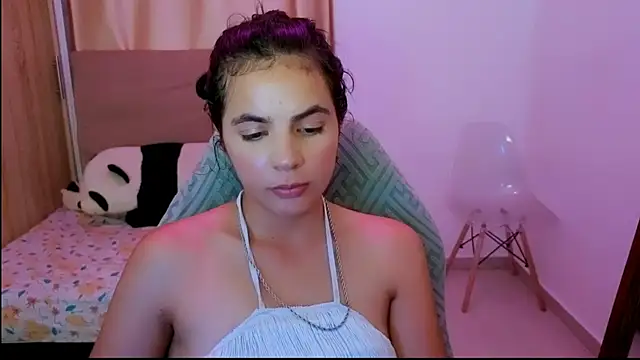 Snapshot of _elenna chatting on 05-12-26, 05:54 elenna online show from 05-12-26, 05:54