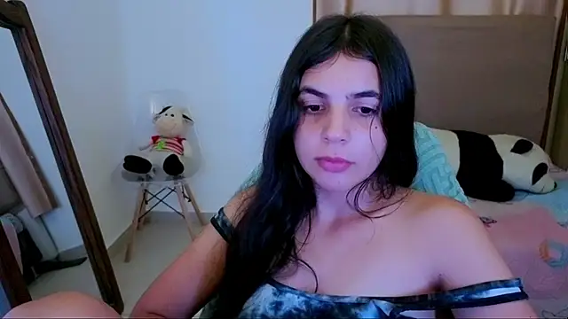 Snapshot of _elenna chatting on 06-11-26, 12:32 elenna online show from 06-11-26, 12:32