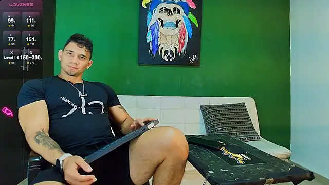 Snapshot of GendersonFit chatting on 10-28-25, 10:12 GendersonFit online show from 10-28-25, 10:12