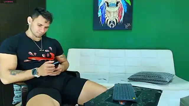 Snapshot of GendersonFit chatting on 11-01-25, 11:51 GendersonFit online show from 11-01-25, 11:51