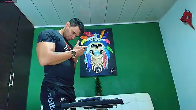 Snapshot of GendersonFit chatting on 11-24-25, 09:03 GendersonFit online show from 11-24-25, 09:03