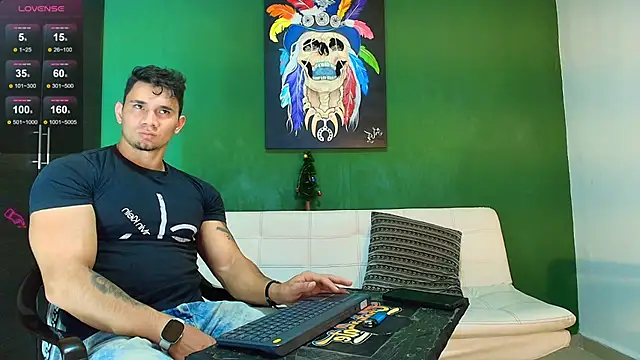 Snapshot of GendersonFit chatting on 11-25-25, 10:32 GendersonFit online show from 11-25-25, 10:32