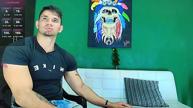 Snapshot of GendersonFit chatting on 11-26-25, 02:07 GendersonFit online show from 11-26-25, 02:07