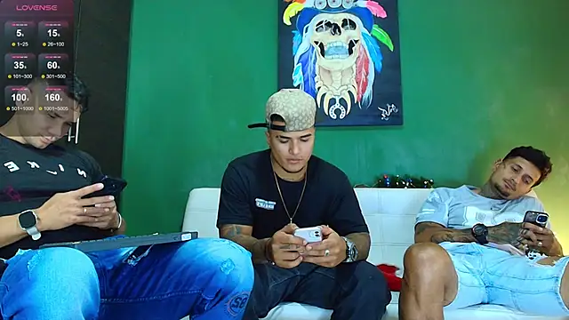 Snapshot of GendersonFit chatting on 12-17-25, 10:38 GendersonFit online show from 12-17-25, 10:38