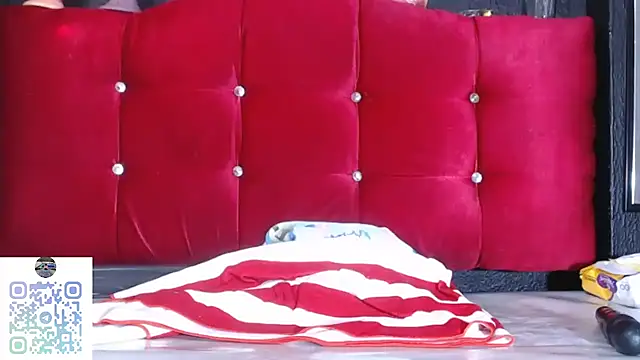 Upskirt Squirt96 online show from 02-18-25, 01:22