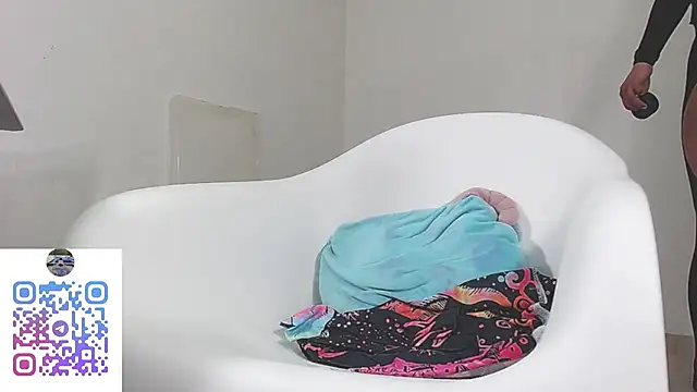 Upskirt Squirt96 online show from 09-11-25, 01:11