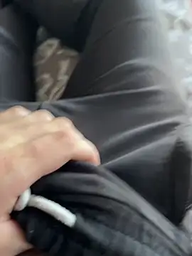 Snapshot of vaniusaw chatting on 10-27-25, 01:26 vaniusaw online show from 10-27-25, 01:26