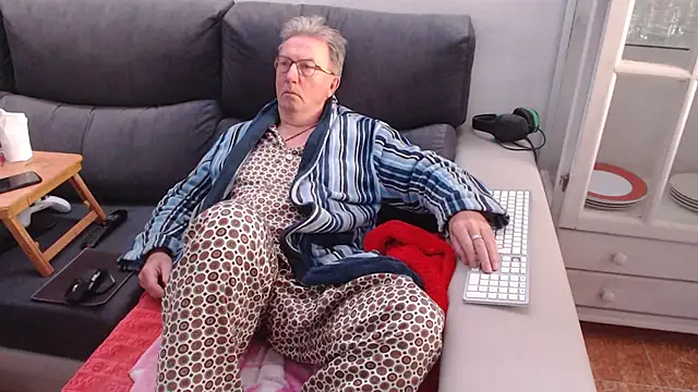 Snapshot of Nudelschwanz chatting on 02-10-25, 07:58 Nudelschwanz online show from 02-10-25, 07:58