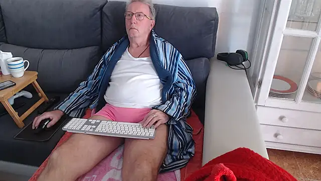 Snapshot of Nudelschwanz chatting on 02-10-25, 04:04 Nudelschwanz online show from 02-10-25, 04:04