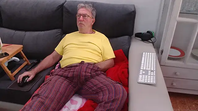 Snapshot of Nudelschwanz chatting on 02-11-25, 05:07 Nudelschwanz online show from 02-11-25, 05:07