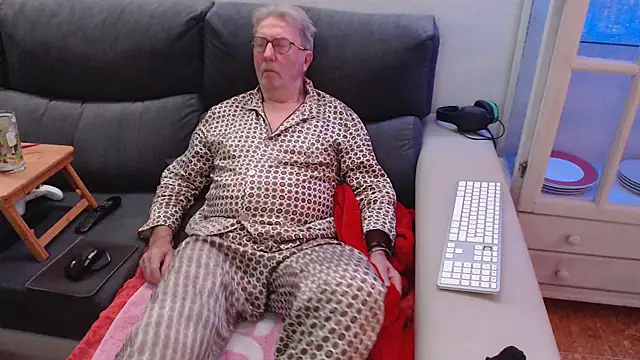 Snapshot of Nudelschwanz chatting on 02-11-25, 10:18 Nudelschwanz online show from 02-11-25, 10:18