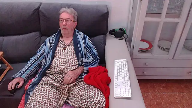 Snapshot of Nudelschwanz chatting on 02-16-25, 07:04 Nudelschwanz online show from 02-16-25, 07:04