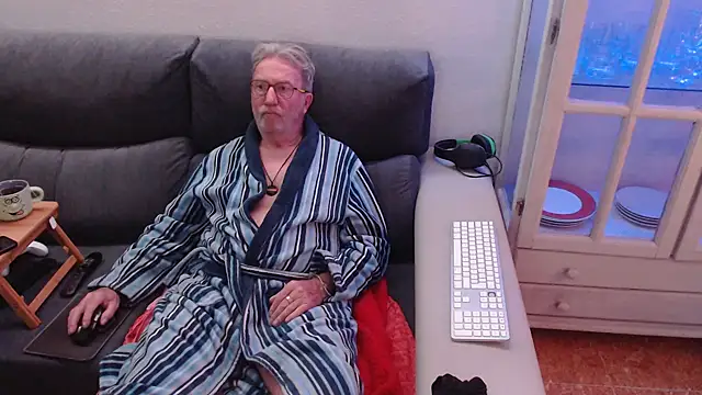 Snapshot of Nudelschwanz chatting on 02-17-25, 08:26 Nudelschwanz online show from 02-17-25, 08:26