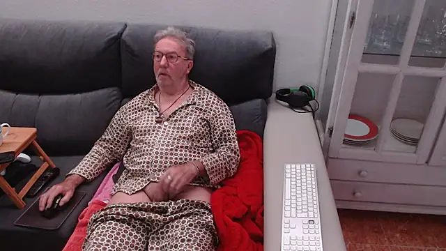 Snapshot of Nudelschwanz chatting on 02-18-25, 05:09 Nudelschwanz online show from 02-18-25, 05:09