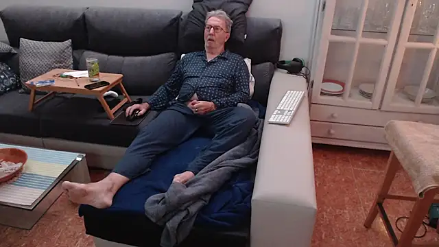 Snapshot of Nudelschwanz chatting on 02-26-25, 09:16 Nudelschwanz online show from 02-26-25, 09:16