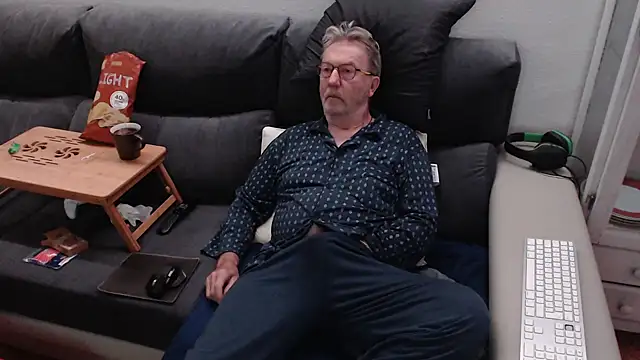 Snapshot of Nudelschwanz chatting on 03-10-25, 03:45 Nudelschwanz online show from 03-10-25, 03:45