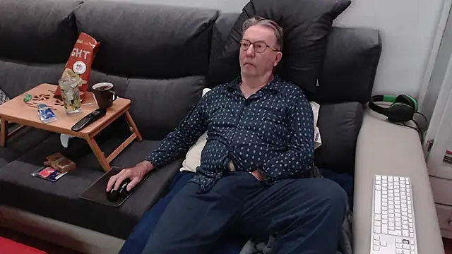 Snapshot of Nudelschwanz chatting on 03-11-25, 03:16 Nudelschwanz online show from 03-11-25, 03:16