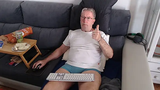 Snapshot of Nudelschwanz chatting on 03-11-25, 12:39 Nudelschwanz online show from 03-11-25, 12:39