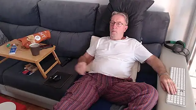 Snapshot of Nudelschwanz chatting on 03-11-25, 04:07 Nudelschwanz online show from 03-11-25, 04:07