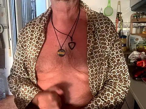 Snapshot of Nudelschwanz chatting on 10-28-25, 07:23 Nudelschwanz online show from 10-28-25, 07:23