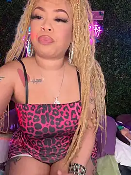 Snapshot of ThickAssRena chatting on 05-16-26, 01:13 ThickAssRena online show from 05-16-26, 01:13
