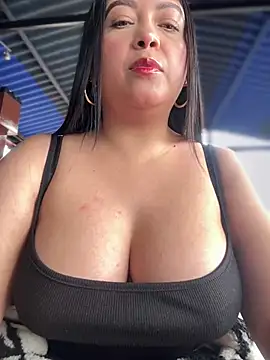 Snapshot of cami_ortiz__ chatting on 02-14-25, 08:15 cami ortiz online show from 02-14-25, 08:15
