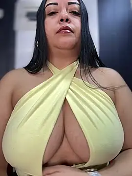 Snapshot of cami_ortiz__ chatting on 02-18-25, 05:21 cami ortiz online show from 02-18-25, 05:21