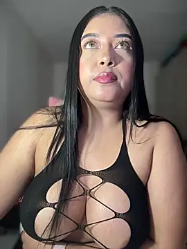 Snapshot of cami_ortiz__ chatting on 02-28-25, 03:04 cami ortiz online show from 02-28-25, 03:04