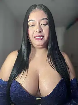 Snapshot of cami_ortiz__ chatting on 03-06-25, 03:13 cami ortiz online show from 03-06-25, 03:13
