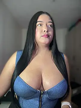 Snapshot of cami_ortiz__ chatting on 03-09-25, 09:14 cami ortiz online show from 03-09-25, 09:14