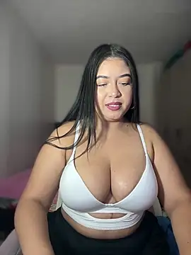 Snapshot of cami_ortiz__ chatting on 03-15-25, 03:29 cami ortiz online show from 03-15-25, 03:29