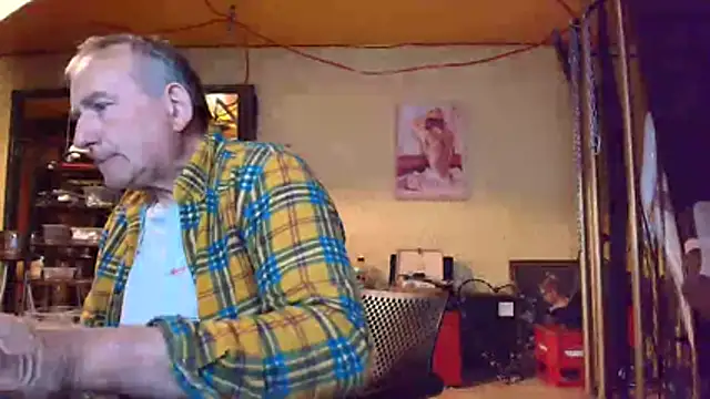 Snapshot of jeanlulu chatting on 05-16-26, 08:18 jeanlulu online show from 05-16-26, 08:18