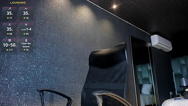 Snapshot of MarkWalker__ chatting on 06-15-26, 10:17 MarkWalker online show from 06-15-26, 10:17