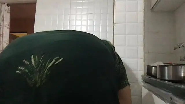 Snapshot of Riyasingh9 chatting on 12-30-24, 05:04 Riyasingh9 online show from 12-30-24, 05:04