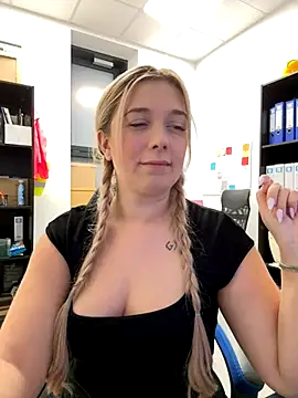 CherryAuroraa online show from 12-04-24, 09:46