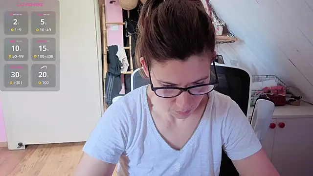 Snapshot of Lina_lou4 chatting on 05-11-26, 12:44 Lina lou4 online show from 05-11-26, 12:44