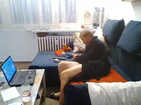 Snapshot of 82liska chatting on 06-10-26, 07:35 82liska online show from 06-10-26, 07:35