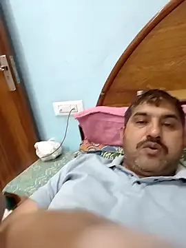 Snapshot of Amandev7 chatting on 04-22-26, 04:48 Amandev7 online show from 04-22-26, 04:48