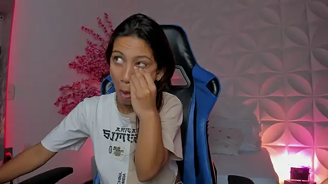 cora 22 online show from 11-08-25, 12:27