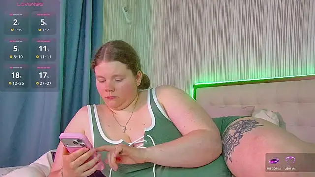 Snapshot of RubyValen chatting on 07-17-26, 01:23 RubyValen online show from 07-17-26, 01:23