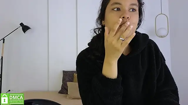 Snapshot of sexychanell_18 chatting on 06-18-26, 01:37 sexychanell 18 online show from 06-18-26, 01:37