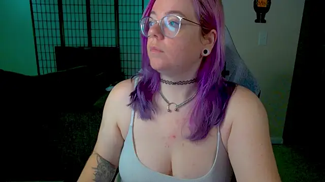 Snapshot of KiraSpitQueen chatting on 11-20-25, 06:07 KiraSpitQueen online show from 11-20-25, 06:07