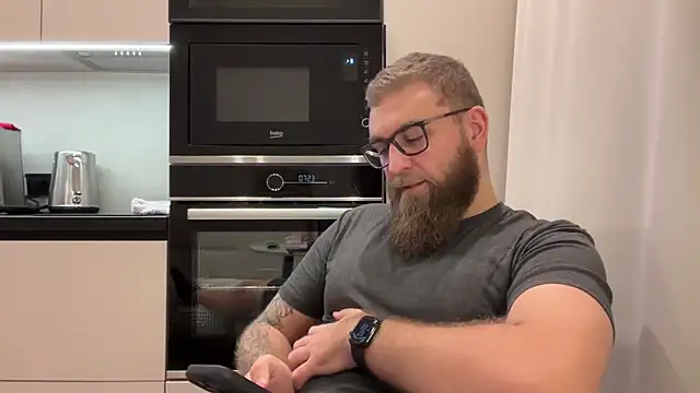 Bear bear  online show from 12-18-25, 02:01