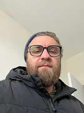 Snapshot of Bear_bear_ chatting on 04-25-26, 11:13 Bear bear online show from 04-25-26, 11:13