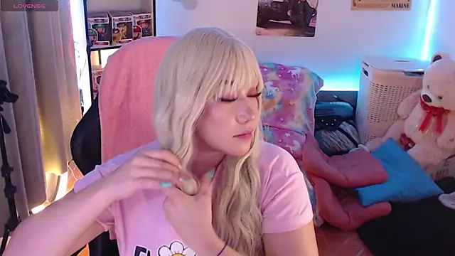 Emmy Ruiz online show from 04-11-26, 02:49