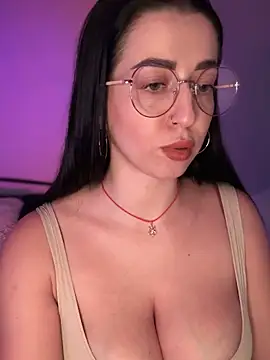 Snapshot of Emylia chatting on 11-07-25, 03:01 Emylia online show from 11-07-25, 03:01