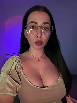 Snapshot of Emylia chatting on 11-11-25, 06:41 Emylia online show from 11-11-25, 06:41