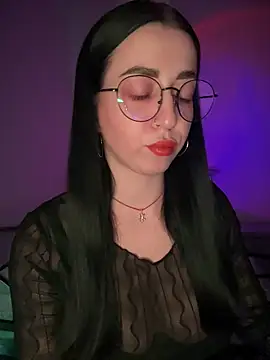 Snapshot of Emylia chatting on 11-12-25, 08:52 Emylia online show from 11-12-25, 08:52