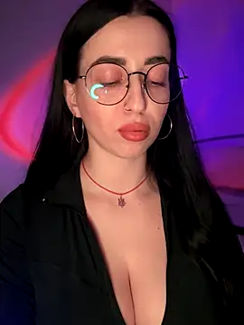 Snapshot of Emylia chatting on 12-18-25, 10:27 Emylia online show from 12-18-25, 10:27